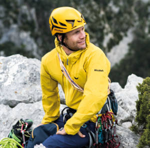Salewa alpinista Roger Schäli casco Vayu
