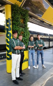 I contadini Ricola alla stazione Cadorna di Milano