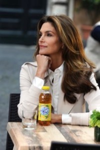 Campagna pubblicitaria 2016 con Cindy Crawford