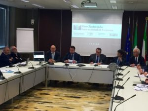 Da sinistra: Riccardo Crotti, presidente Associazione Provinciale Allevatori di Cremona; Andrea Galli, direttore del centro CREA di Lodi; Mauro Parolini, Assessore regionale allo Sviluppo Economico; Gianni Fava, Assessore regionale all'Agricoltura; Massimo Rivoltini, Vice presidente di CremonaFiere; Gianluca Galimberti, Sindaco di Cremona, Alberto Allodi, Presidente Assalzoo.