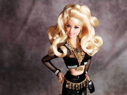 NET-A-PORTER.COM LANCIA L’ESCLUSIVA CAPSULE COLLECTION BARBIE ® MOSCHINO