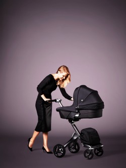 STOKKE® XPLORY® TRUE BLACK: ELEGANZA INTRAMONTABILE