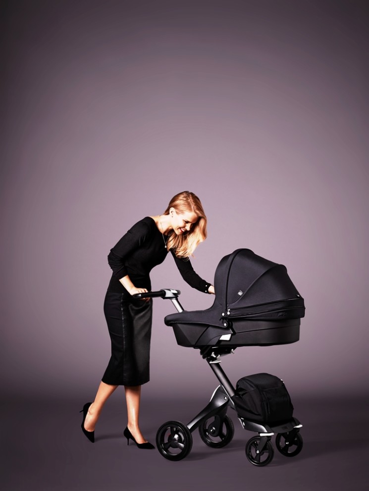 STOKKE® XPLORY® TRUE BLACK: ELEGANZA INTRAMONTABILE