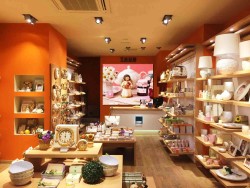 NUOVO THUN SHOP A TORINO