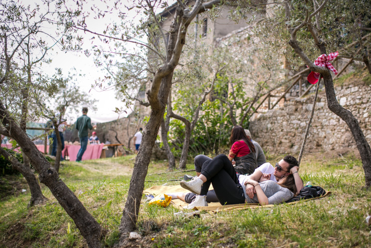 PROSEGUE “PIC&NIC A TREVI” CON MUSICA, ARTE E MERENDE TRA GLI ULIVI