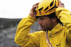 SICUREZZA E LEGGEREZZA CON IL NUOVO CASCO DA ARRAMPICATA VAYU DI SALEWA