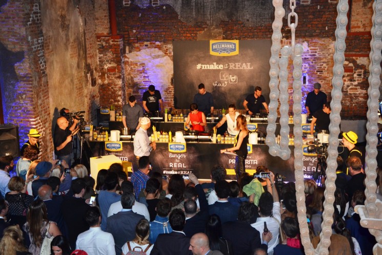 Debutto in Italia di Hellmann’s con un burger party esclusivo