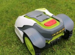 Manutenzione e cura del giardino: maggior risparmio con un robot