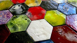 La collezione Lustri Veneziani di Industrie Cotto Possagno si arricchisce con gli Esagoni