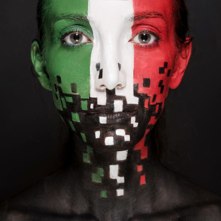 M·A·C Cosmetics inaugura il profilo italiano Instagram @maccosmeticsitalia Play Snap Share