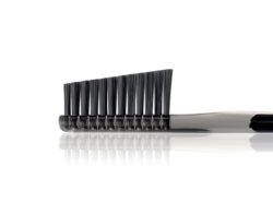 Per un sorriso smagliante nuovo spazzolino tau-marin Professional Black