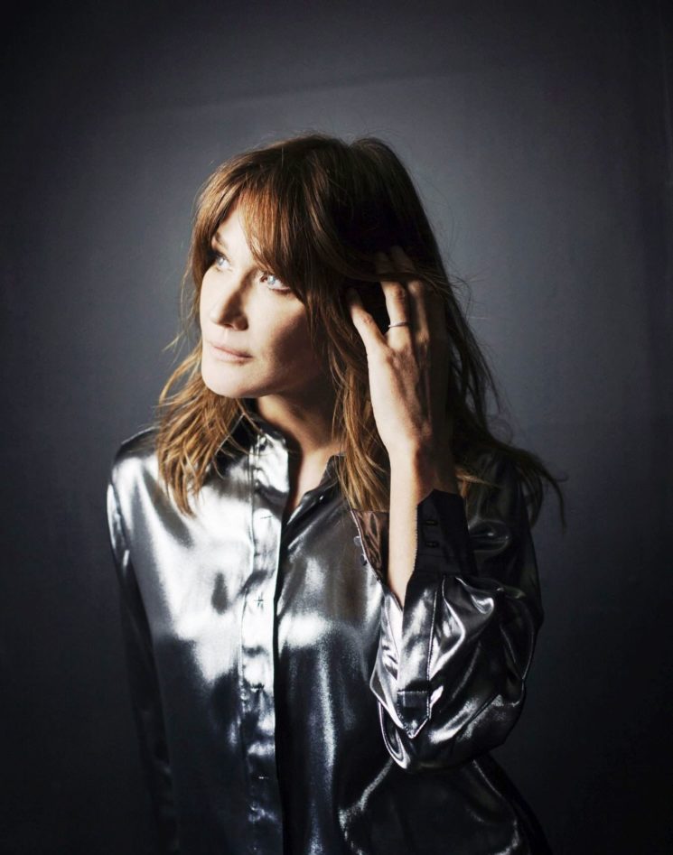 Carla Bruni presenta dal vivo in Italia il suo ultimo album “French Touch”
