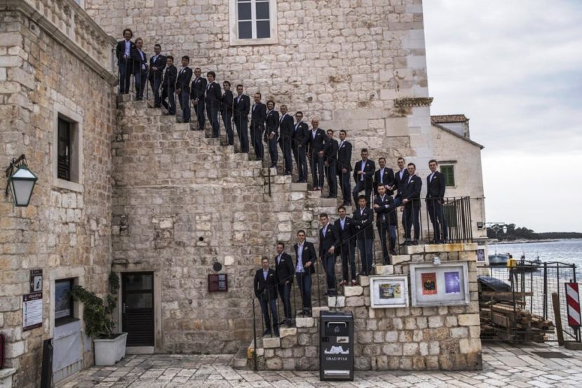 Team BAHRAIN MERIDA: l’eleganza di Lebole Uomo continua