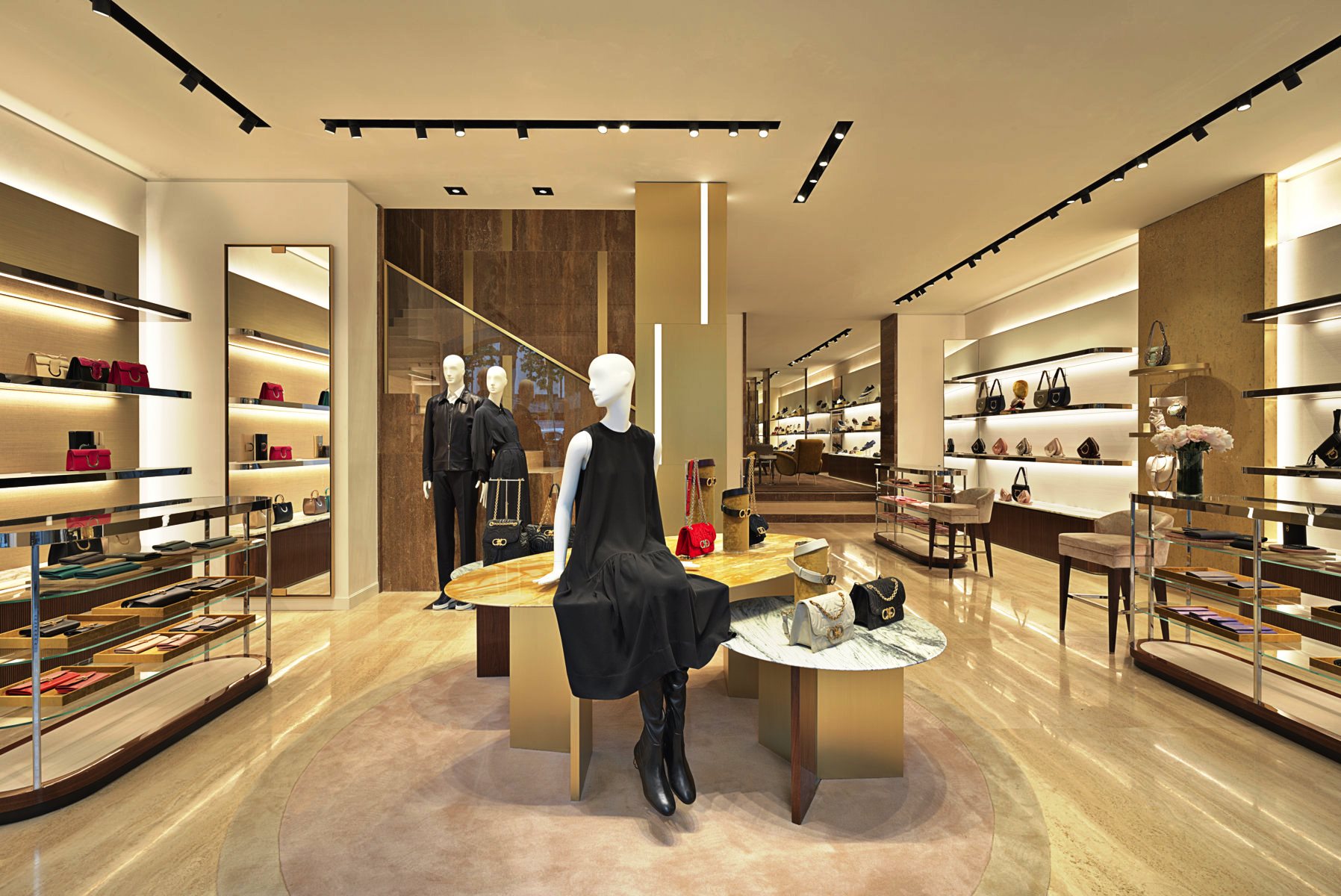 Salvatore Ferragamo riapre, rinnovata, la boutique di Madrid