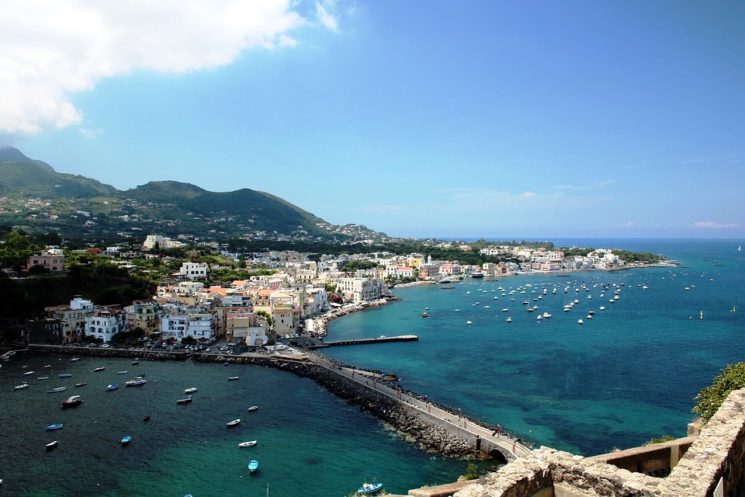 Ischia: l’isola si anima di vip e turisti per la bollente estate 2018
