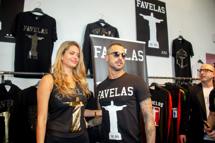 Fabrizio Corona a Pitti Uomo 95 per il brand Favelas de Rio