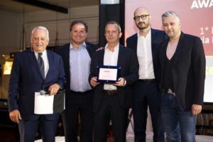 Roberto Liscia, Presidente di Netcomm, premia