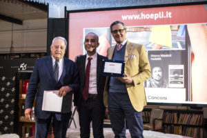 Roberto Liscia, Presidente di Netcomm, premia Hoepli.it per la categoria Editoria