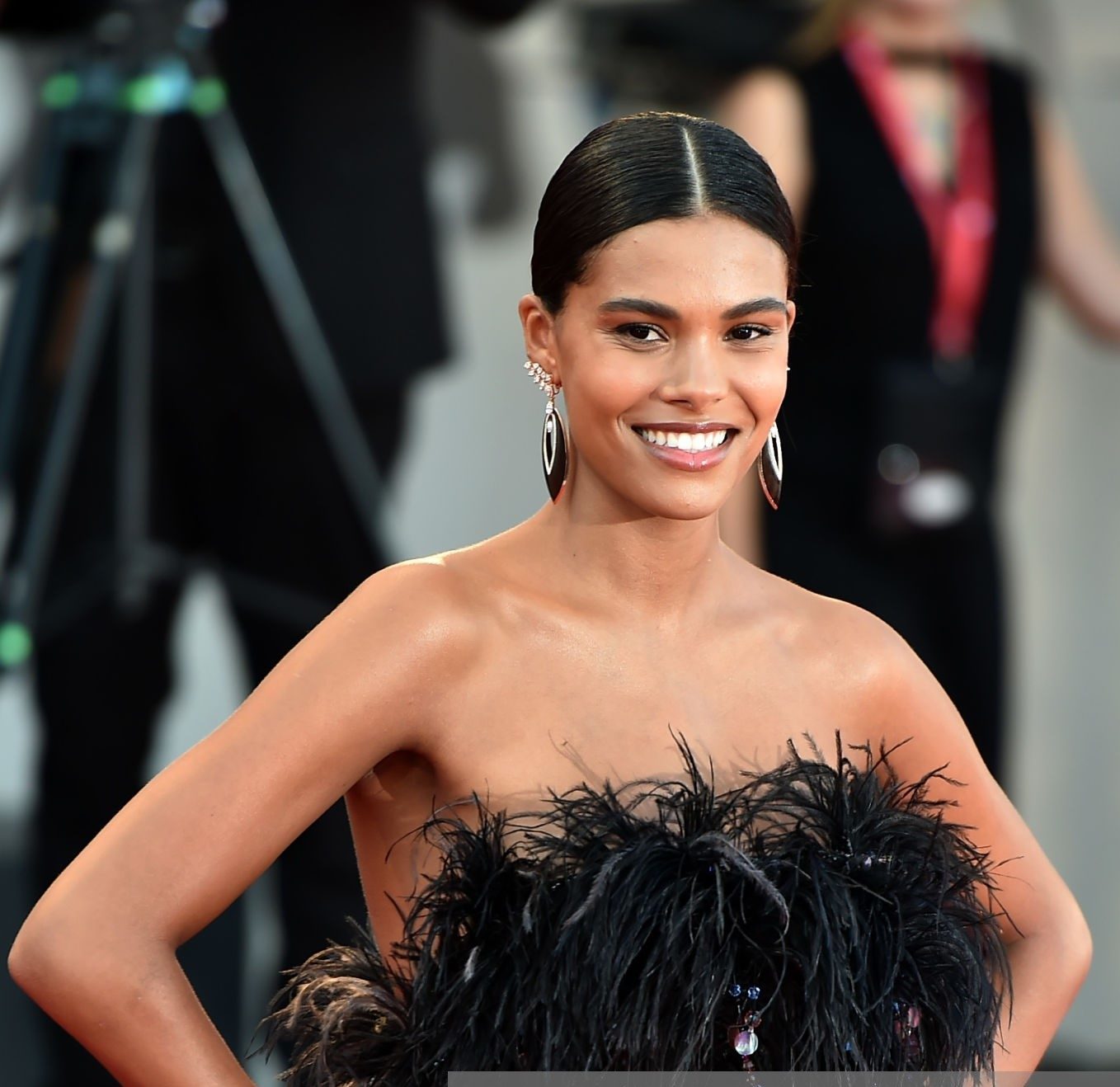 Per Tina Kunakey hair beauty look Cotril a Venezia 76