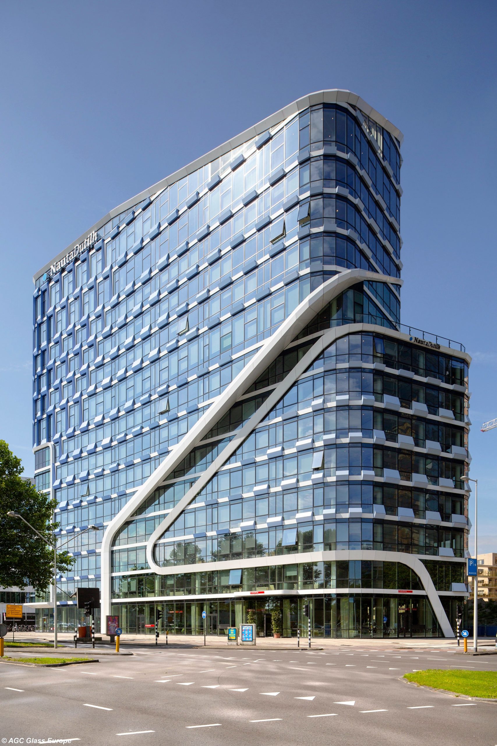 AGC Glass firma le vetrate esterne del Nautadulith di Amsterdam