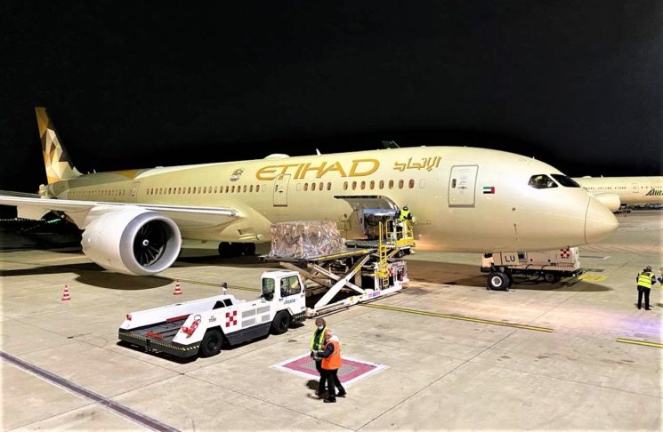 Etihad Airways consegna 10 tonnellate di attrezzature mediche, donate dagli EAU all’Italia