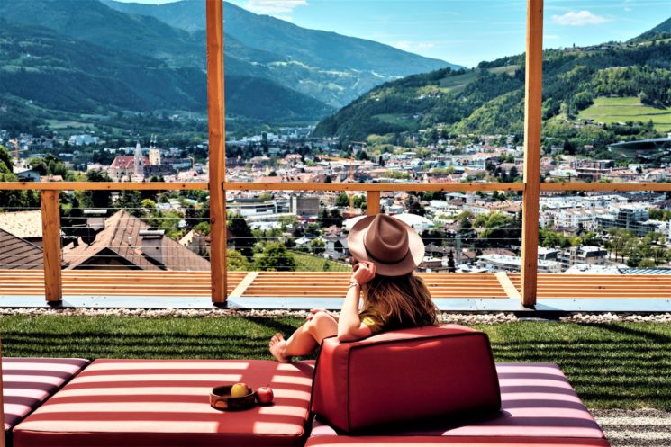 Haller Suites & Restaurant di Kranebitt (BZ): terrazze e vetrate sul vigneto