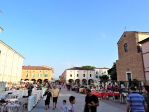 Curiosando mercatino dell’antiquariato e collezionismo a Cervia