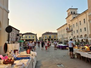 Curiosando mercatino dell’antiquariato e collezionismo a Cervia