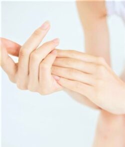 New Topexan: Dermo Spray Igienizzante Mani per mani protette