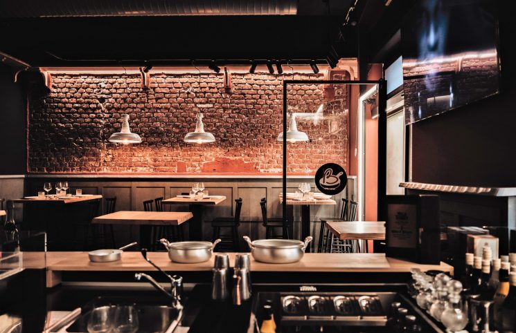 Il Baslà, il nuovo ristorante sui Navigli dove si mangia nelle padelline