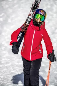 Oakley: nuovo capitolo della serie “Be Who You Are” con protagonista la sciatrice Eileen Gu