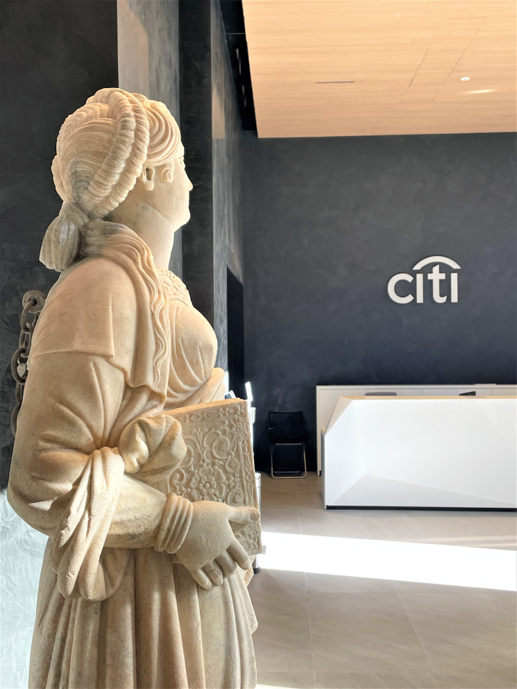 “Santa con libro” del Duomo di Milano adottata da Citi