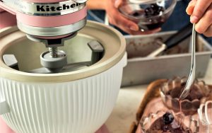 KitchenAid: nuovi Gelatiera, Tritaghiaccio e Frullatore K400 per una fresca estate