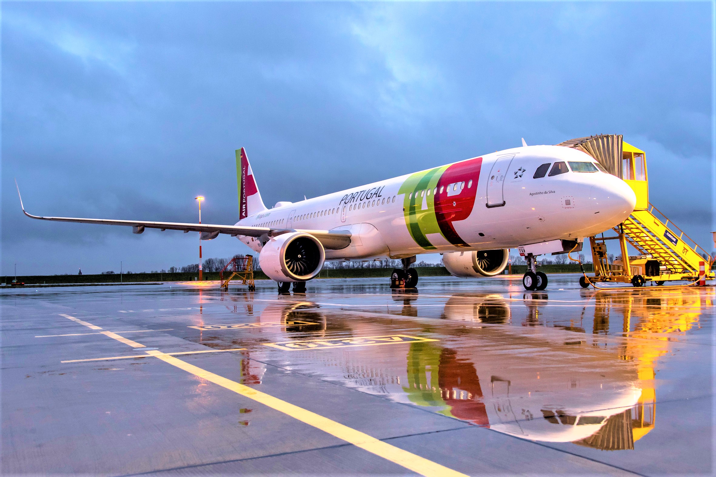 TAP TAP Air Portugal, vettore membro di Star Alliance, ha partecipato anche quest'anno al TTG di Rimini per rafforzare le relazioni con gli agenti di viaggio e illustrare loro tutte le novità presso il proprio stand.