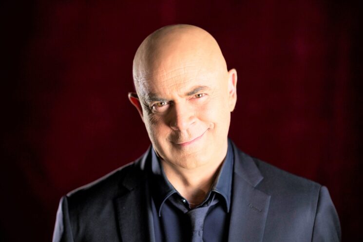 Maurizio Crozza e Warner Bros. Discovery insieme per altri 3 anni