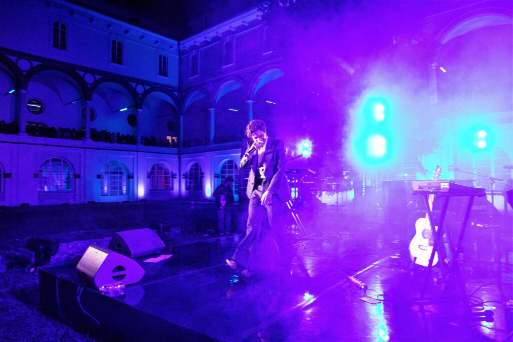 Al Museo della Scienza e Tecnologia performance musicali di Tananai e Francesca Michielin e un’installazione luminosa dedicata al Salone del Mobile.Milano