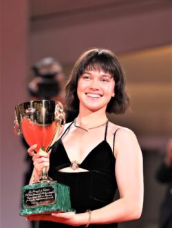 Venezia 80: Hair Cotril per Cailee Spaeney vincitrice della Coppa Volpi