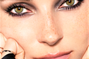 Ombre Skin di Clarins to get the look!