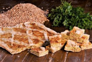 torta di farro della Garfagnana, uno dei prodotti tipici del territorio