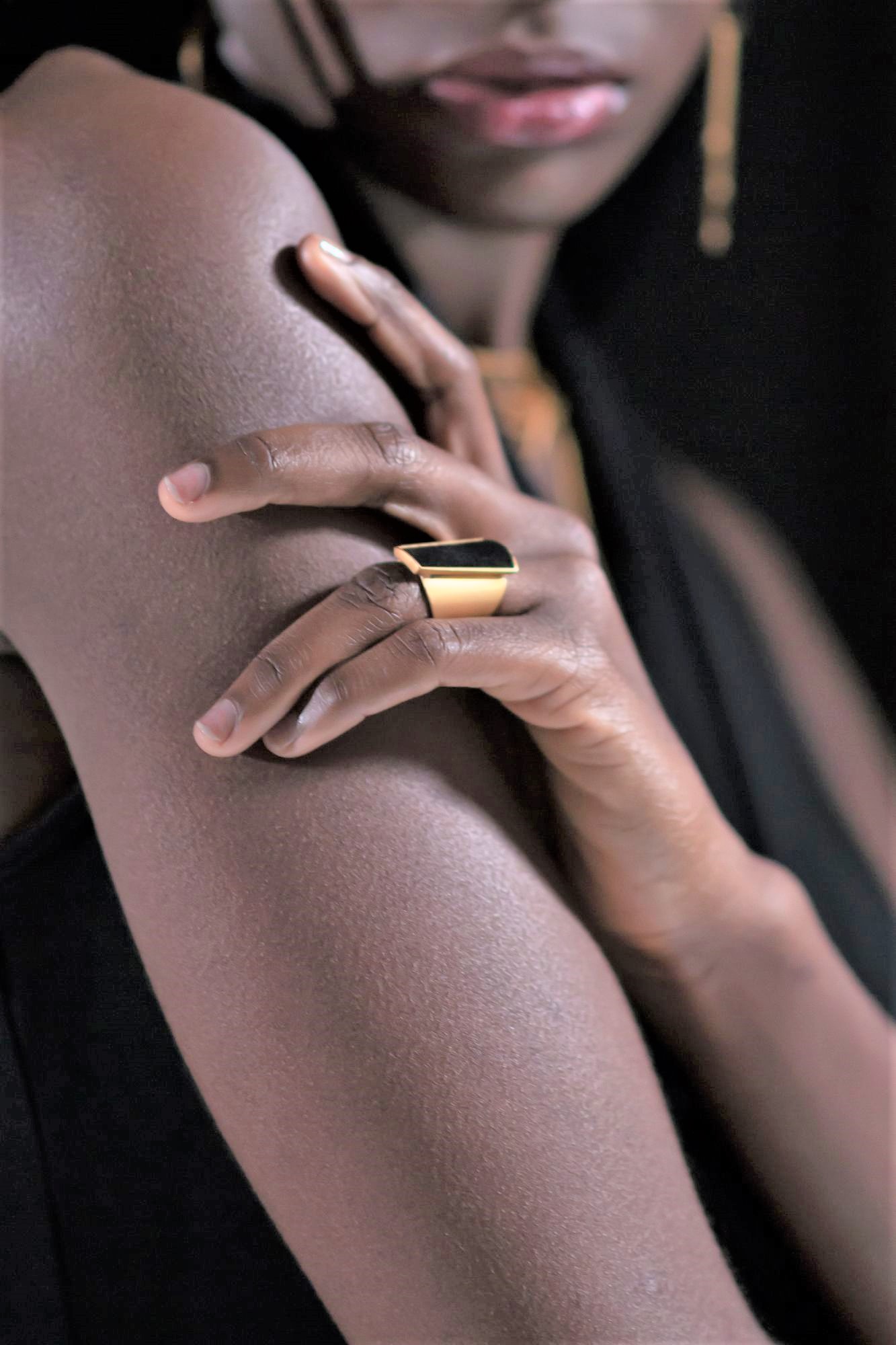12PM: Danae, anello arcobaleno
